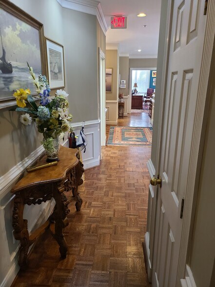 More Photos Of 52 New Orleans Rd, Hilton Head Island Office For Sale