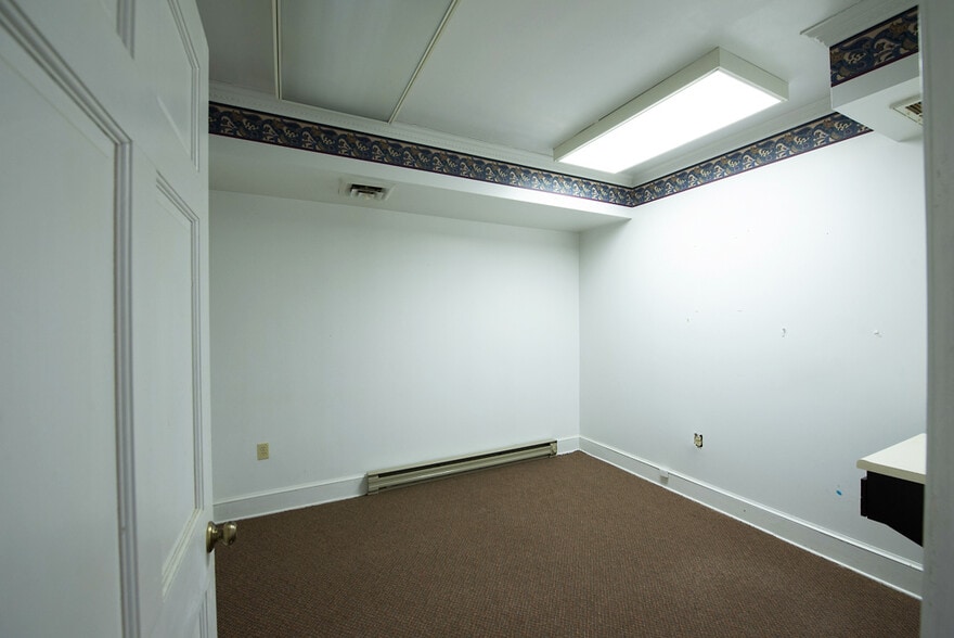 More Photos Of 493 Main St, Warsaw Medical For Sale