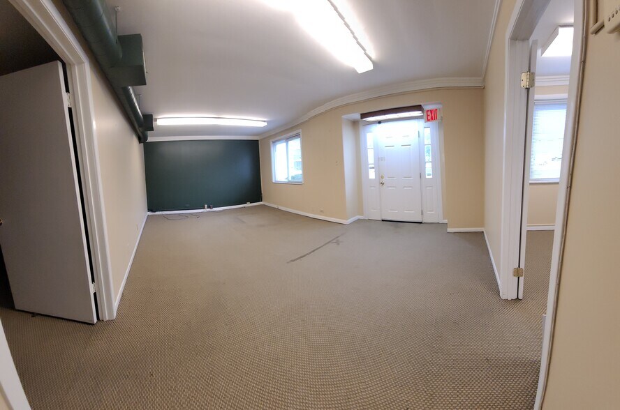 More Photos Of 7712 & 7716 W North Avenue, Elmwood Park Storefront Retail Office For Lease
