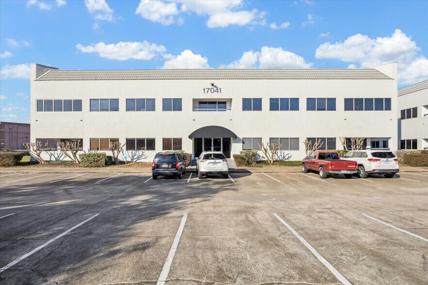 More Photos Of 17041 El Camino Real, Houston Office Residential For Sale