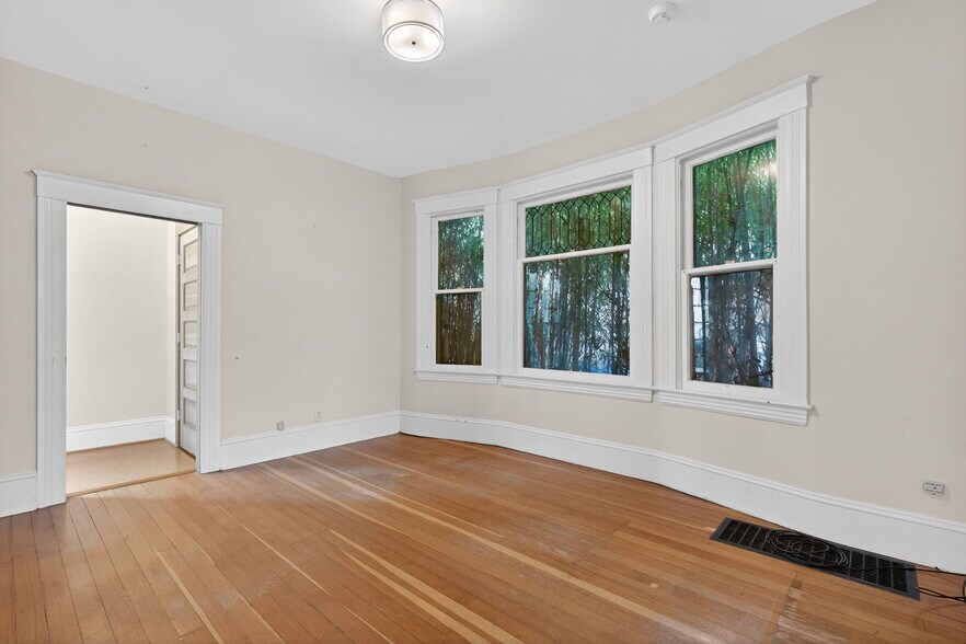 More Photos Of 317 NE Sacramento St, Portland Office For Sale