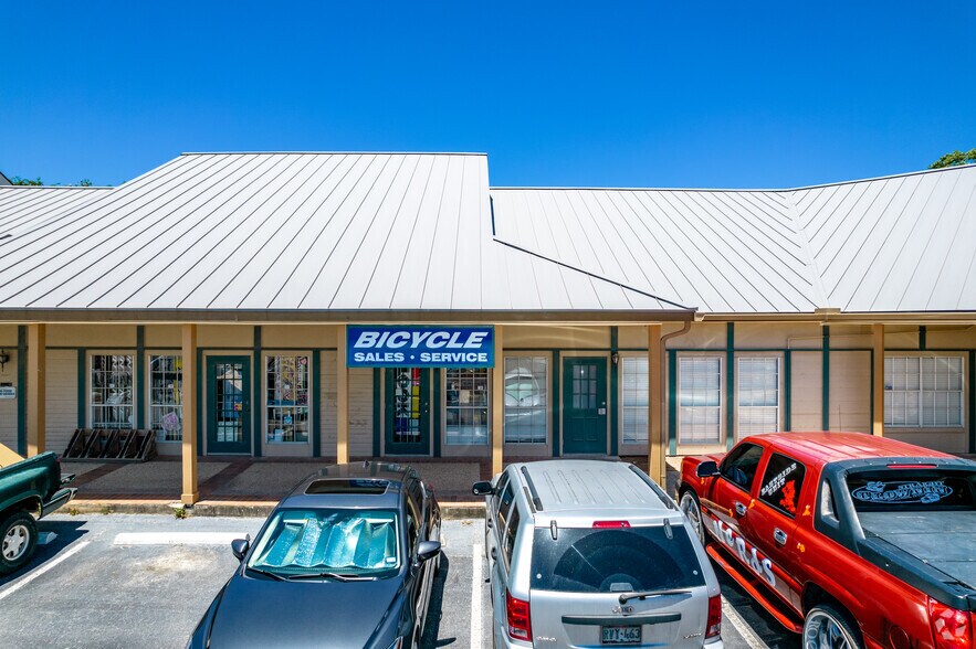 More Photos Of 12303-12335 Wetmore Rd, San Antonio Storefront For Sale