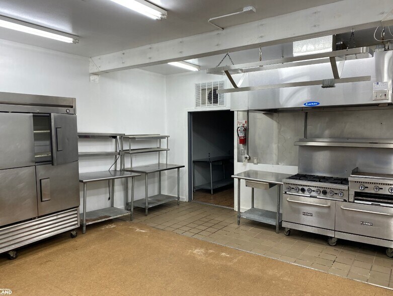 More Photos Of 1701 S Timber St, Stuttgart Office Residential For Sale