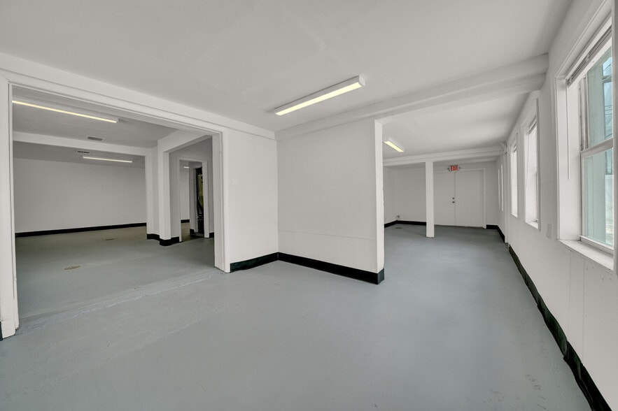 More Photos Of 311 E Commercial Blvd, Oakland Park Freestanding For Sale