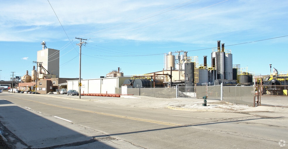 More Photos Of 10352 Franklin Ave, Franklin Park Cement Gravel Plant For Sale