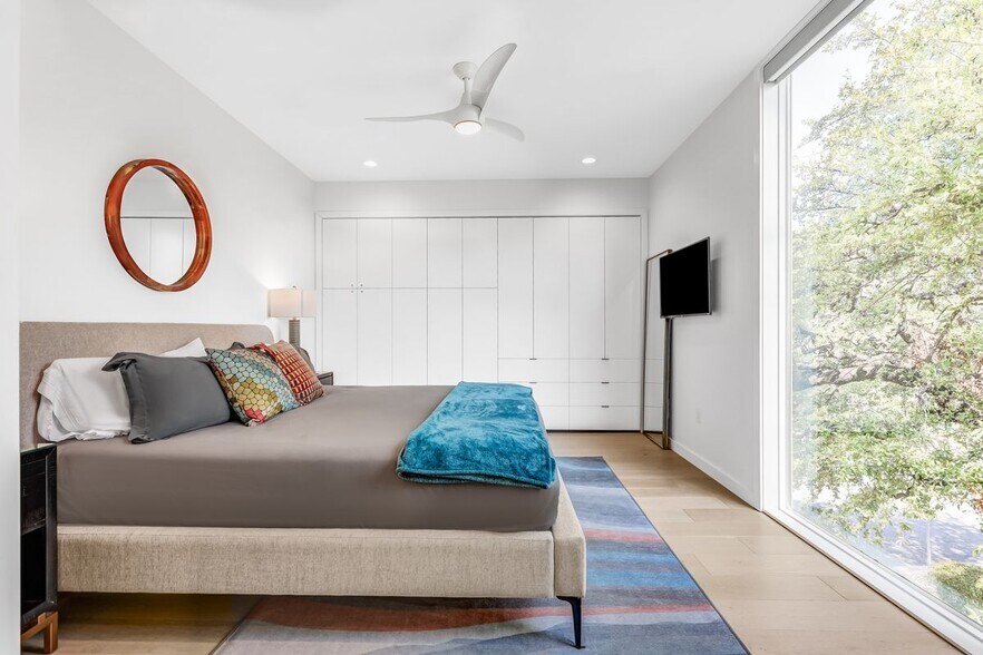 More Photos Of 2208 Lake Austin Blvd, Austin Office Residential For Sale