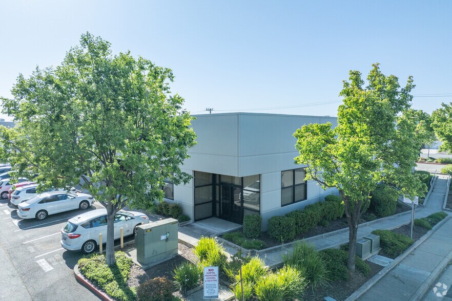 More Photos Of 7273 14th Ave, Sacramento Flex For Lease