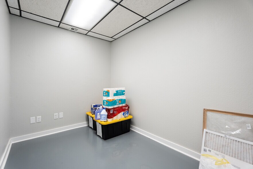 More Photos Of 25100 N Us-59 Hwy, Afton Office For Sale