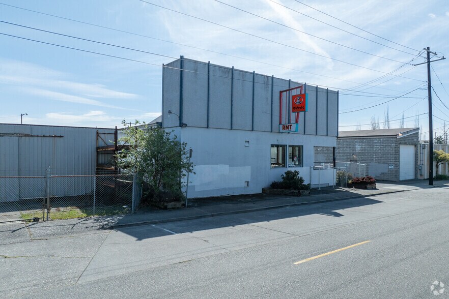 More Photos Of 2811-2815 Virginia Ave, Everett Freestanding For Sale
