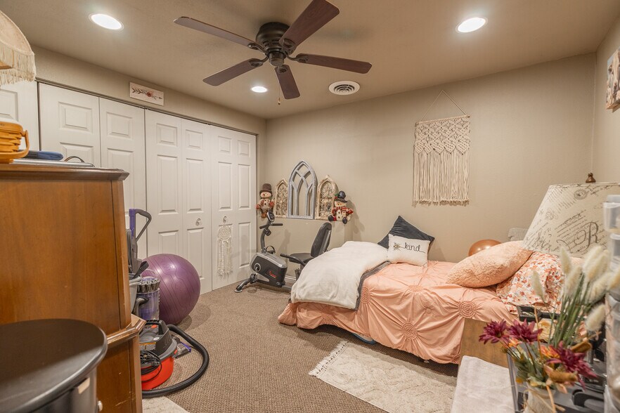 More Photos Of 701 I St, Bedford Warehouse For Sale