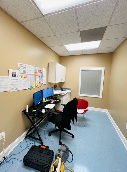 More Photos Of 172 Linden Dr, Winchester Office For Sale