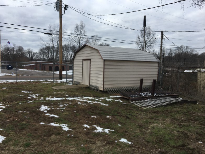 More Photos Of 6033-6079 US Highway 51 N, Millington Service Station For Sale