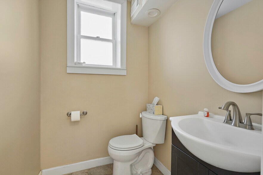 More Photos Of 43 E Colonial Hwy, Hamilton Restaurant For Sale