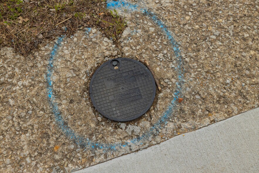 More Photos Of 1016-1020 N 10th St, Kansas City Light Distribution For Sale