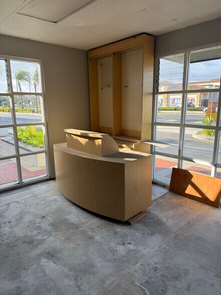 More Photos Of 1190-1198 Pacific Coast Hwy, Seal Beach Freestanding For Lease