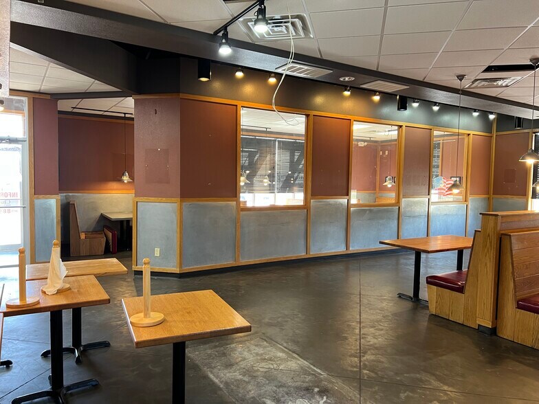 More Photos Of 798 W Us Highway 60, Monett Storefront For Sale