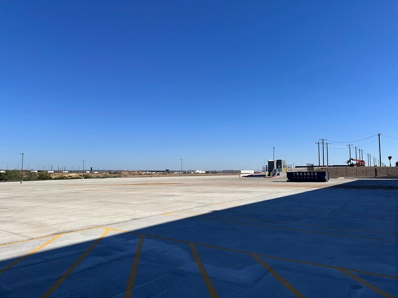 More Photos Of 19926 Kraus Lp, Laredo Distribution For Sale