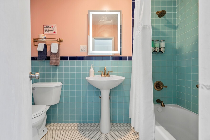 More Photos Of 741 Park Ave, Hot Springs Hotel For Sale