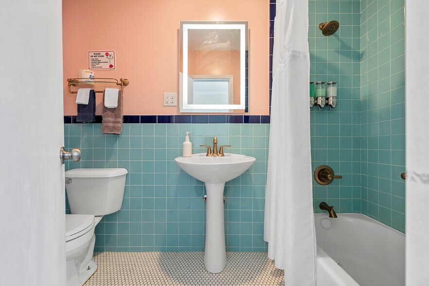 More Photos Of 741 Park Ave, Hot Springs Hotel For Sale