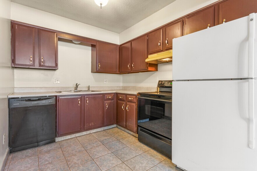 More Photos Of 5218-5240 Ditzler Ave, Raytown Apartments For Sale