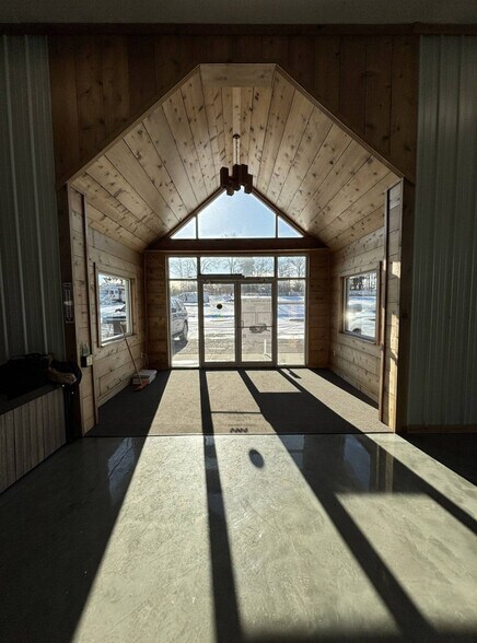 More Photos Of 3115 Oak Knoll Dr, Eau Claire Auto Dealership For Lease