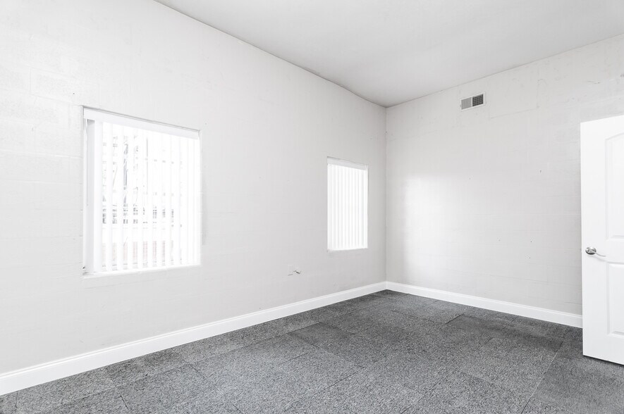 More Photos Of 4205 W Broadway St, Pearland Loft Creative Space For Lease