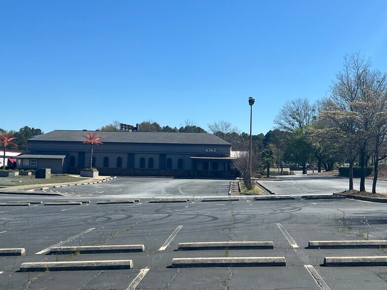 More Photos Of 6363 Peachtree Industrial Blvd, Atlanta Restaurant For Lease