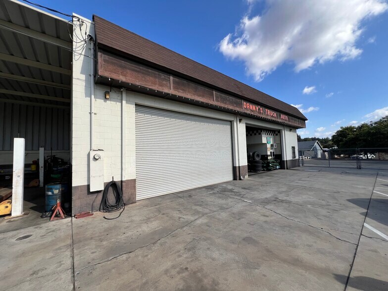 More Photos Of 729 D St, Ramona Auto Repair For Sale