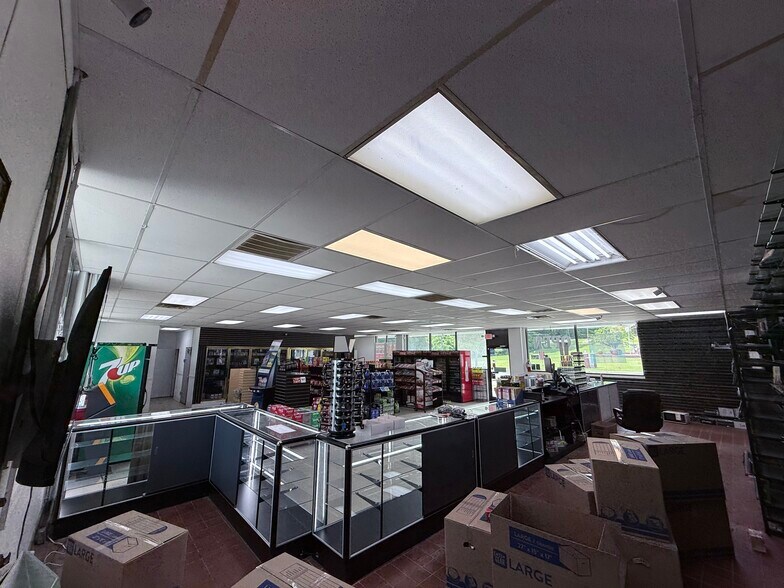 More Photos Of 6861 S Highland Blvd, Grifton General Retail For Lease