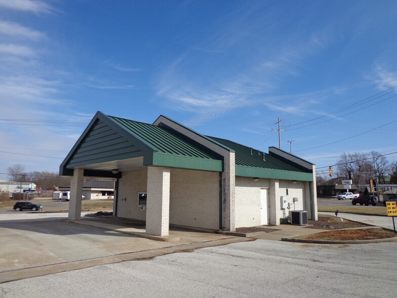More Photos Of 101 N 36th St, Quincy General Retail For Lease