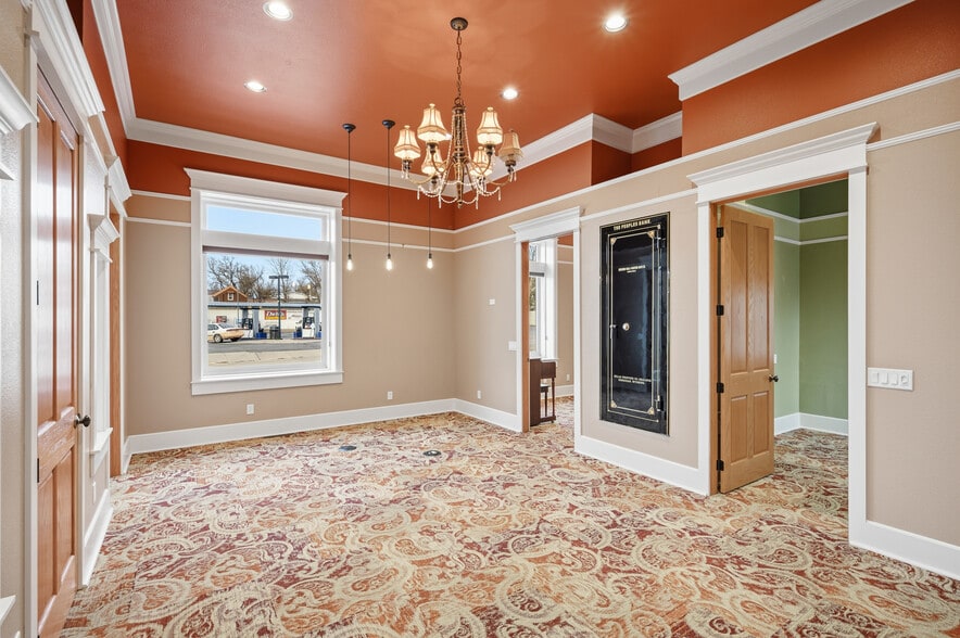 More Photos Of 101 S Big Horn Ave, Moorcroft Flex For Sale