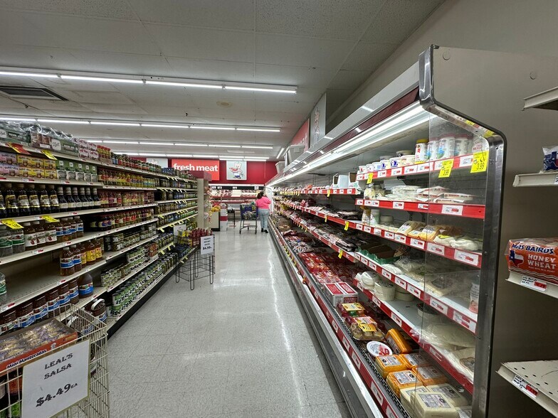 More Photos Of 1707-1741 Texoma Pky, Sherman Unknown For Lease