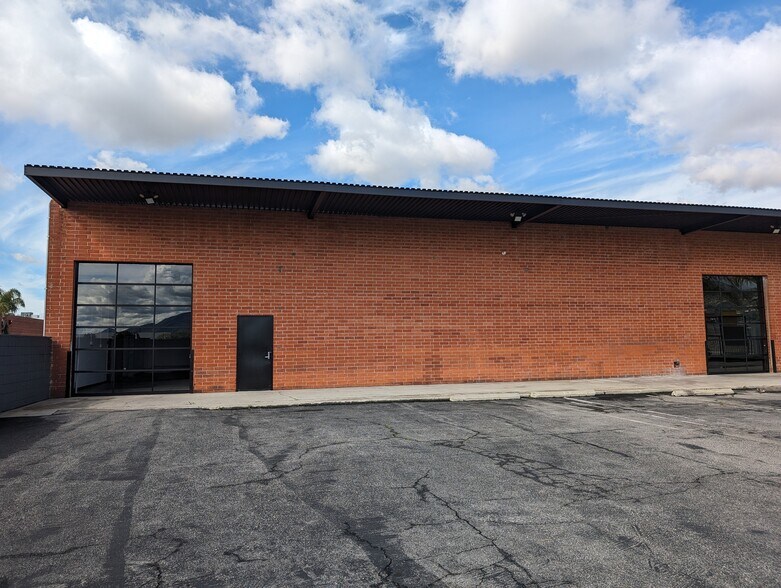 More Photos Of 4100 Vanowen Pl, Burbank Warehouse For Lease