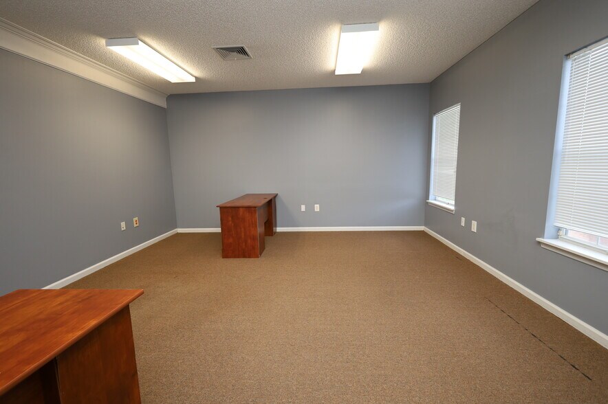 More Photos Of 3470 N Valdosta Rd, Valdosta Office For Lease