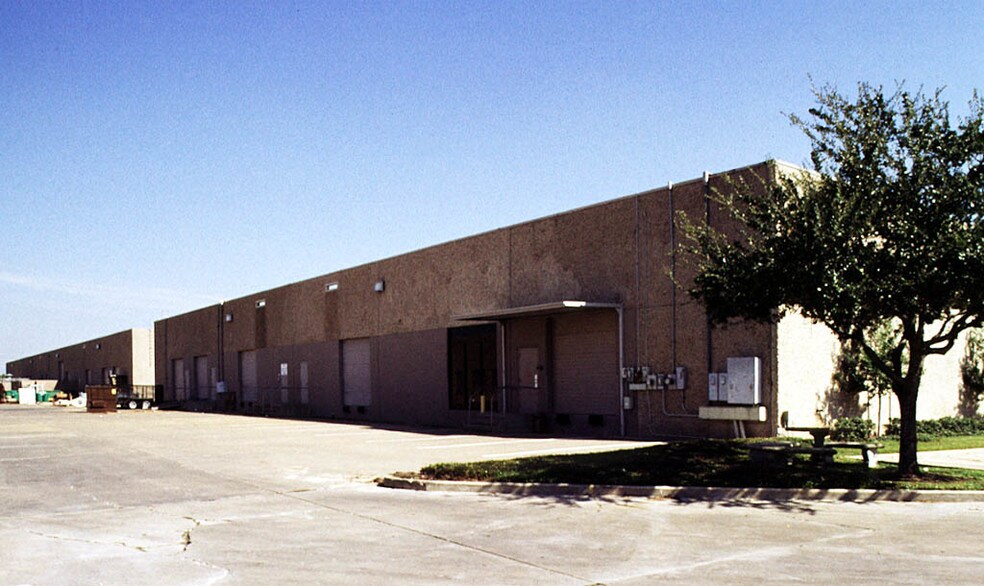 More Photos Of 505 Julie Rivers Dr, Sugar Land Unknown For Lease