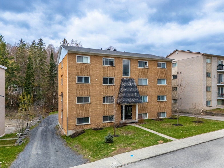 Primary Photo Of 195 Rue Wilson, Sherbrooke Apartments For Sale
