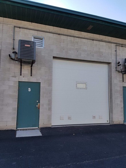 More Photos Of 340 Henry St, Brantford General Retail For Sale