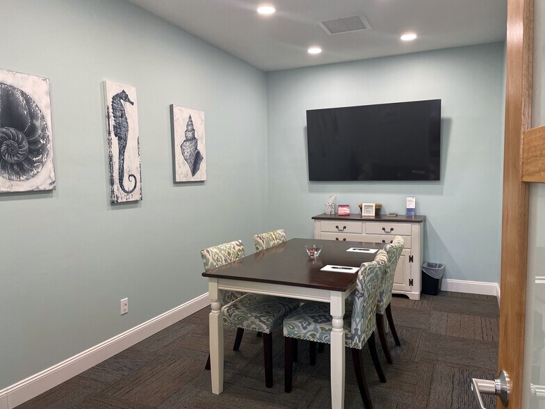 More Photos Of 3472 NE Savannah Rd, Jensen Beach Office Residential For Lease