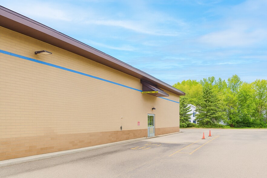 More Photos Of 14700 Lac Lavon Dr, Burnsville Drugstore For Sale