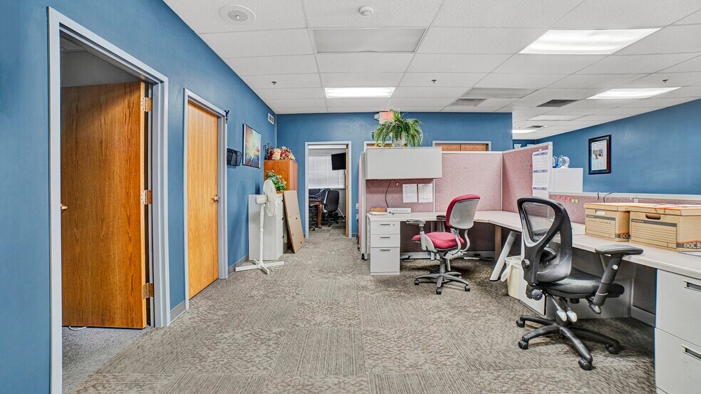 More Photos Of 961 N Main St, Mansfield Warehouse For Lease