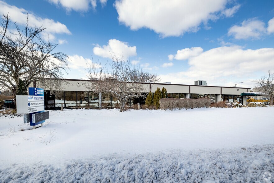 More Photos Of 185-205 Froehlich Farm Blvd, Woodbury Medical For Lease