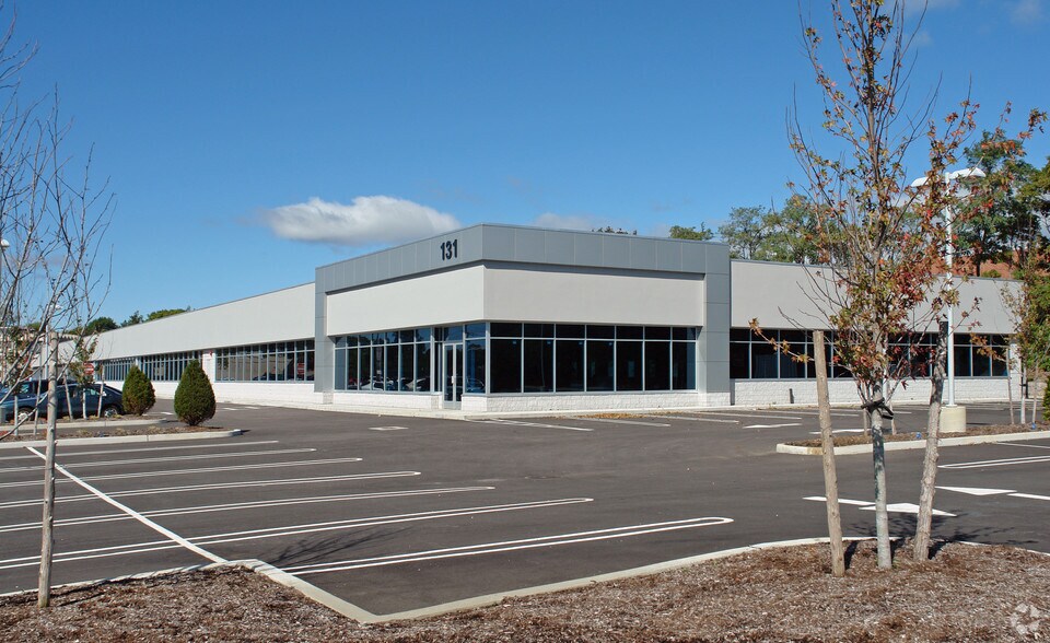 More Photos Of 131 Sunnyside Blvd, Plainview Office For Lease