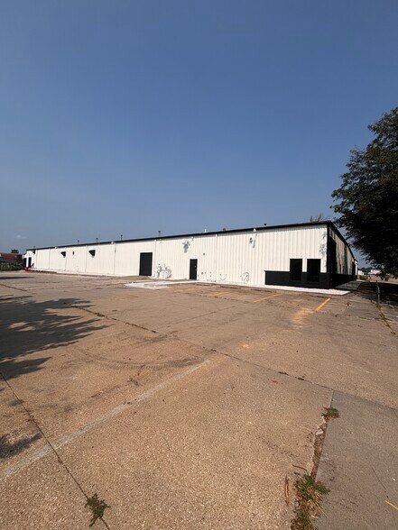 More Photos Of 1800 Hull Ave, Des Moines Manufacturing For Lease