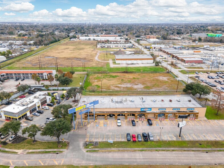 More Photos Of 11657 Gulf Fwy, Houston Unknown For Lease
