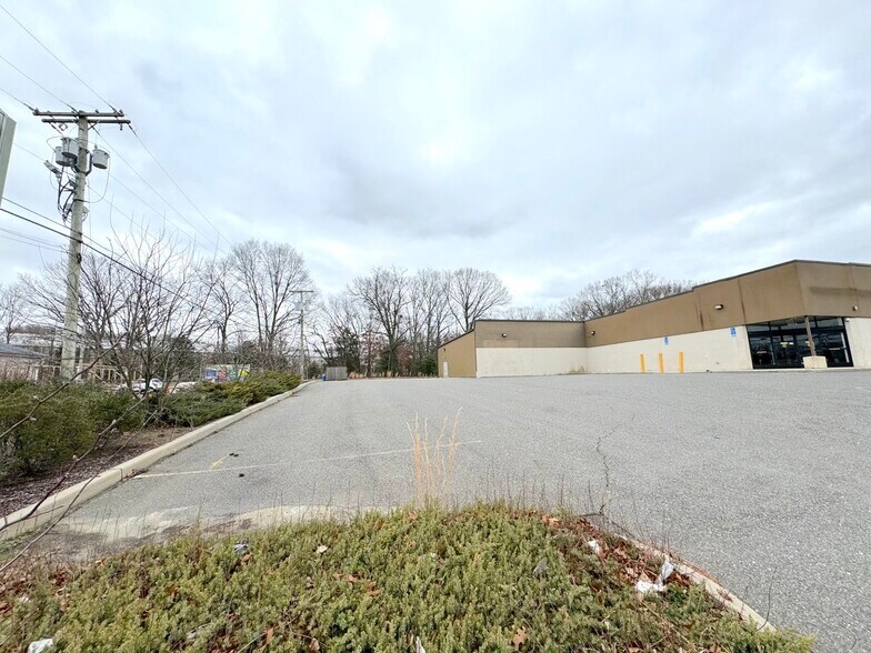 More Photos Of 1025 N Pearl St, Bridgeton Storefront For Lease