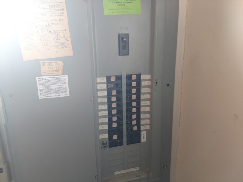 More Photos Of 5836 N Lapeer Rd, North Branch Storefront For Lease