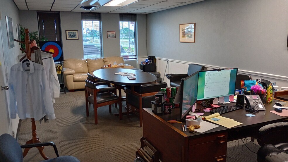 More Photos Of 520 W Kimberly Rd, Davenport Auto Dealership For Lease