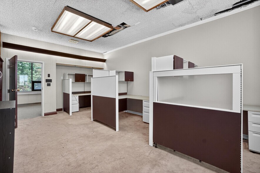 More Photos Of 74 Brookside Ave, Chester General Retail For Lease