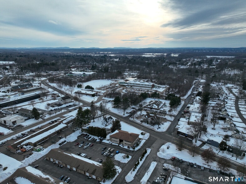More Photos Of 160 Oak St, Glastonbury Office For Sale