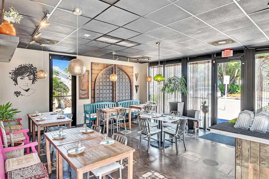 More Photos Of 20-30 NW 34th St, Miami Storefront Retail Office For Lease